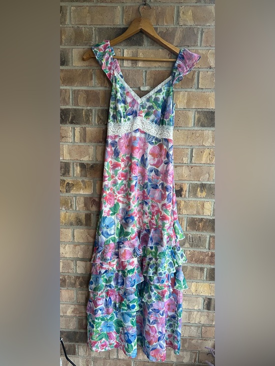 SO Dresses & Skirts - SO Tiered Floral Maxi Dress—Size Medium
